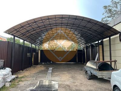 Навес из поликарбоната профилированного арочной формы